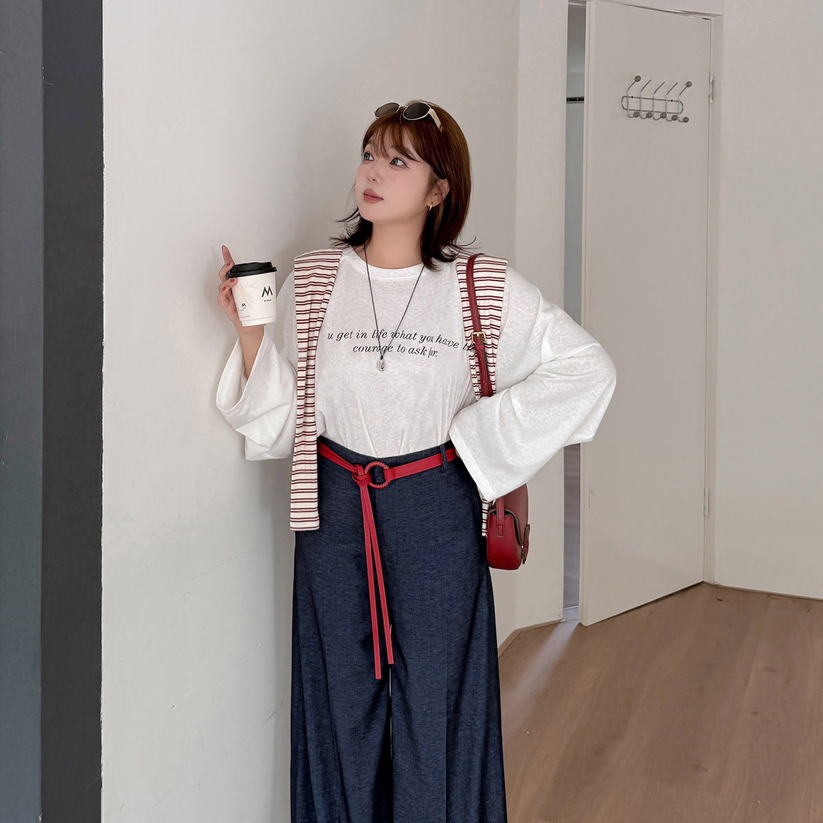 大きいサイズ レディース ラウンドネックプリントロゴ長袖白Tシャツ 3L 4L 5L