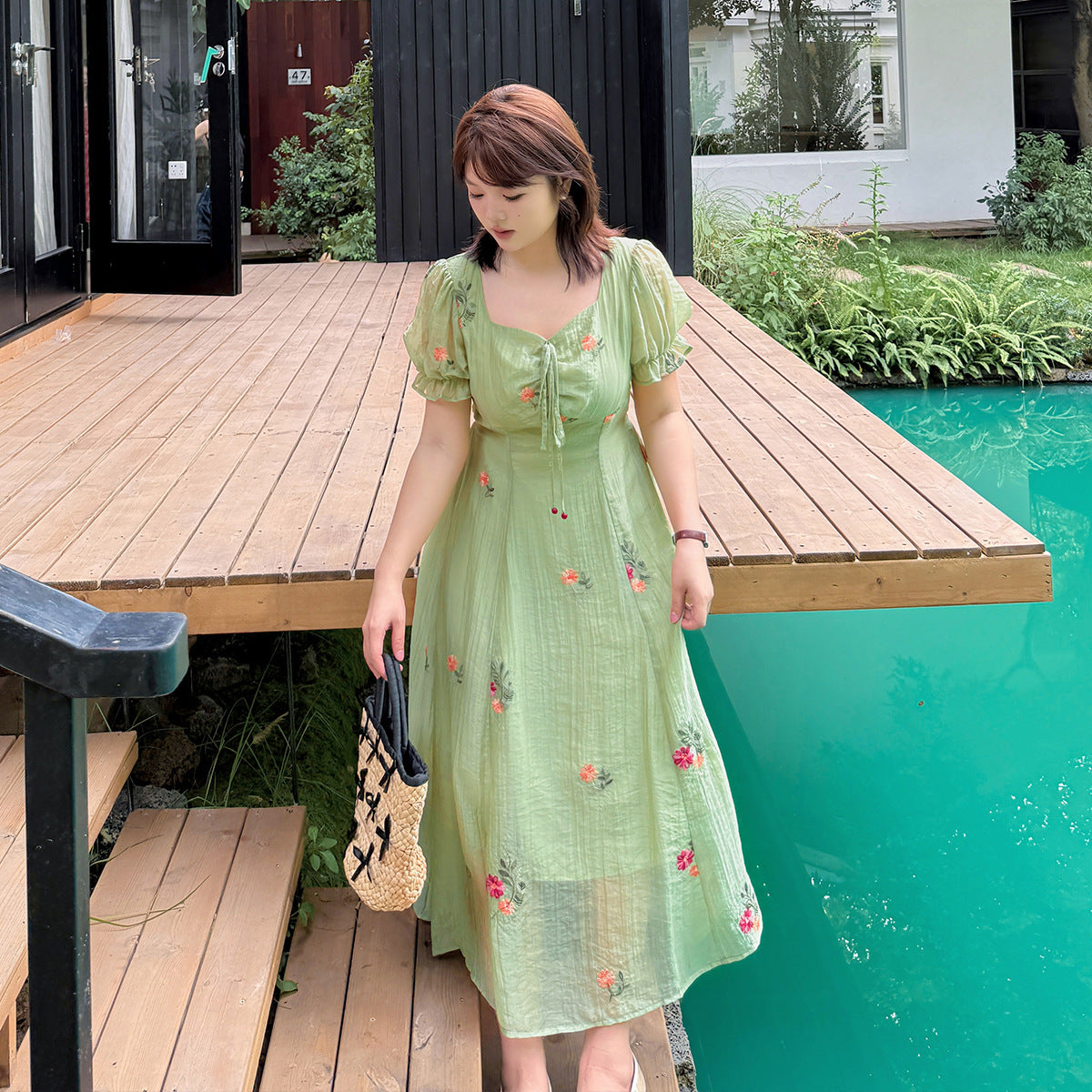 大きいサイズ レディース リボンスクエアネック花柄刺繍ワンピース LL 3L 4L 5L